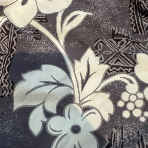 L. L. Bean board shorts grey and white Hawaiin floral print. Size 38w - Picture 4 of 6